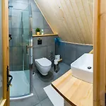 & Goralski Z Jacuzzi Alpesi faház Kościelisko