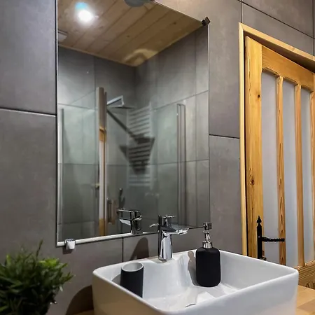 & Goralski Z Jacuzzi Σαλέ