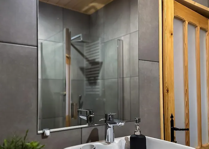 & Goralski Z Jacuzzi شاليه